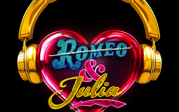 Text "Romeo & Julia" in herzförmigem Design mit Kopfhörern, darunter "Das Pop-Musical"